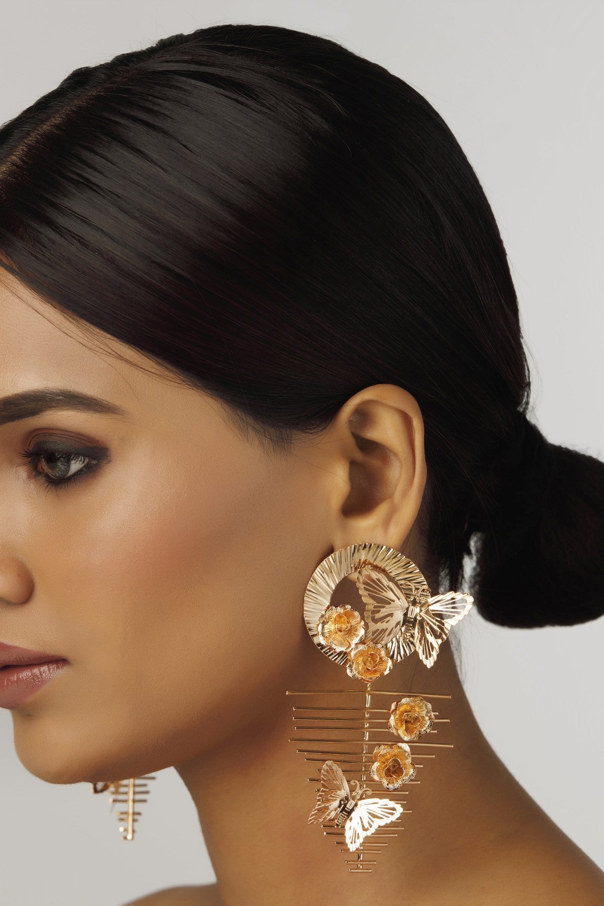 Buy Delicate waltz of flowers earcuff by RUHHEITE Online at Scrollnshops